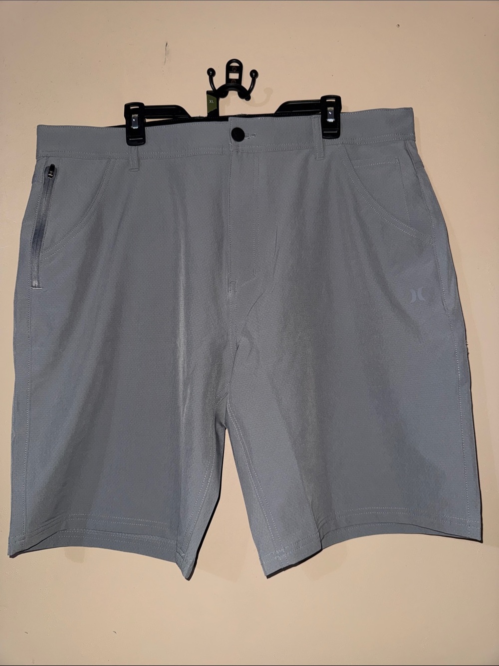 Hurley Men's Light Gray Athletic Shorts with Zipper Pocket